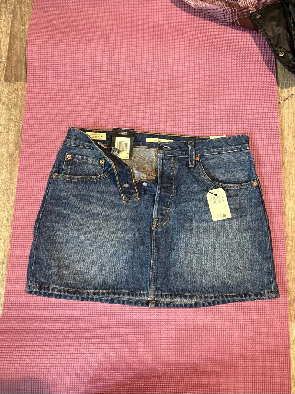 Levi's Medium Wash Denim Midi Skirt in Blue